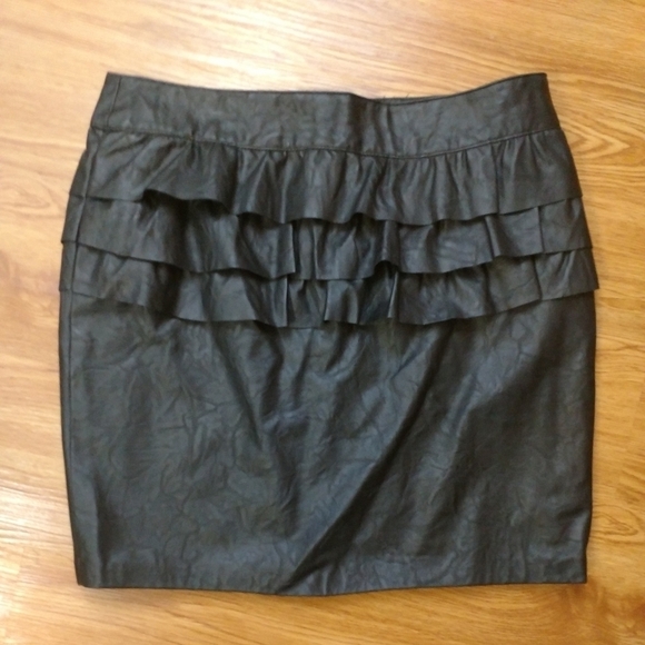 RUE 21 VEGAN LEATHER SHORT SKIRT - Picture 2 of 7